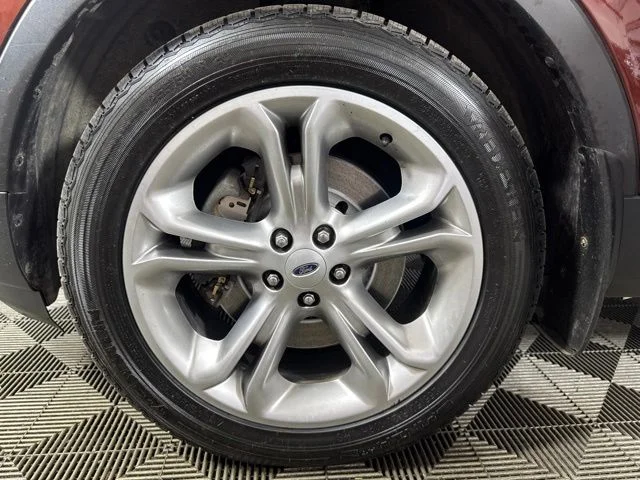 Used 2015 Bronze Ford Limited image 10