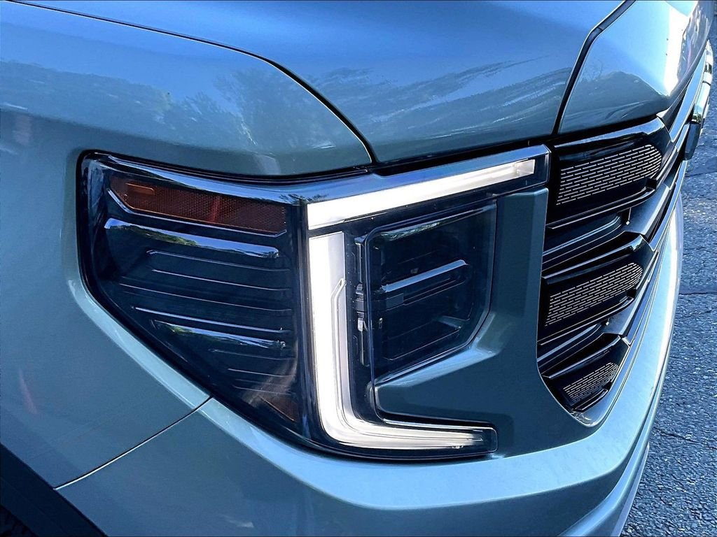Used 2023 Silver GMC Elevation image 31