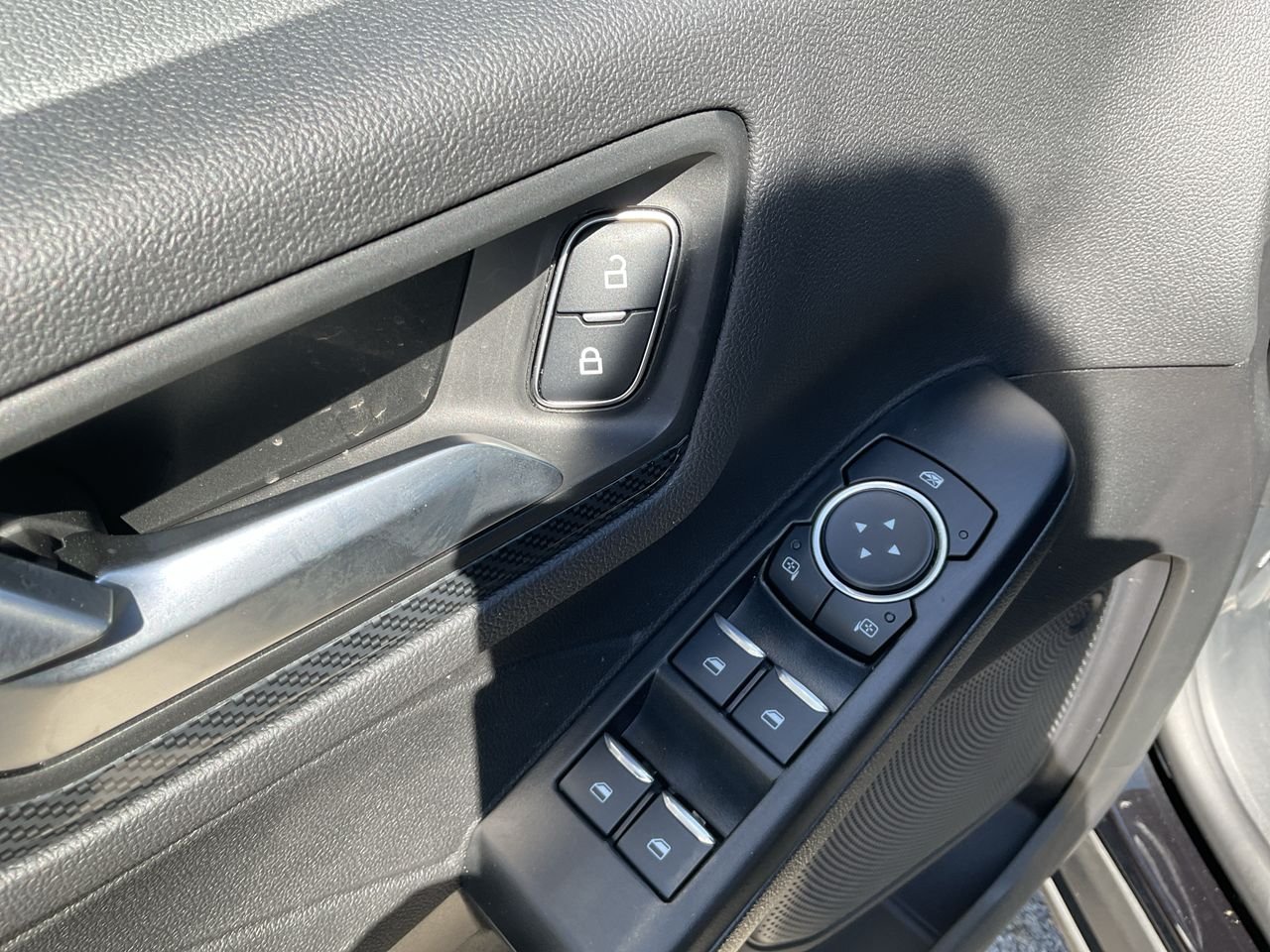 2026 Ford Escape ST-Line - Photo 13