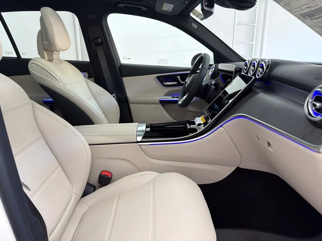 New 2027 White Mercedes-Benz GLC 300 image 28