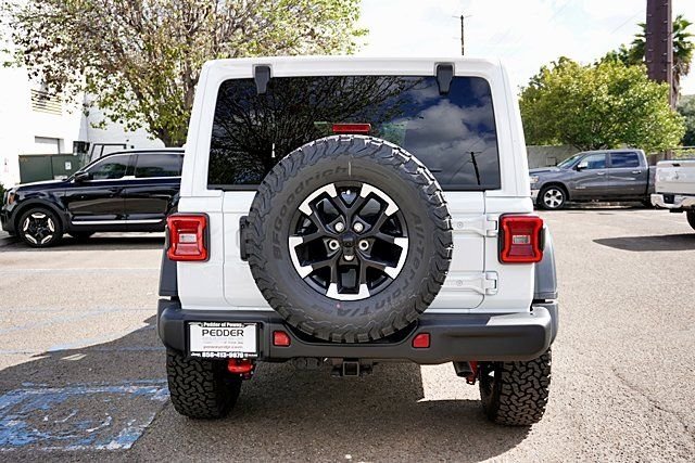 New 2026 Bright White Clear-Coat Exterior Paint Jeep Rubicon image 10