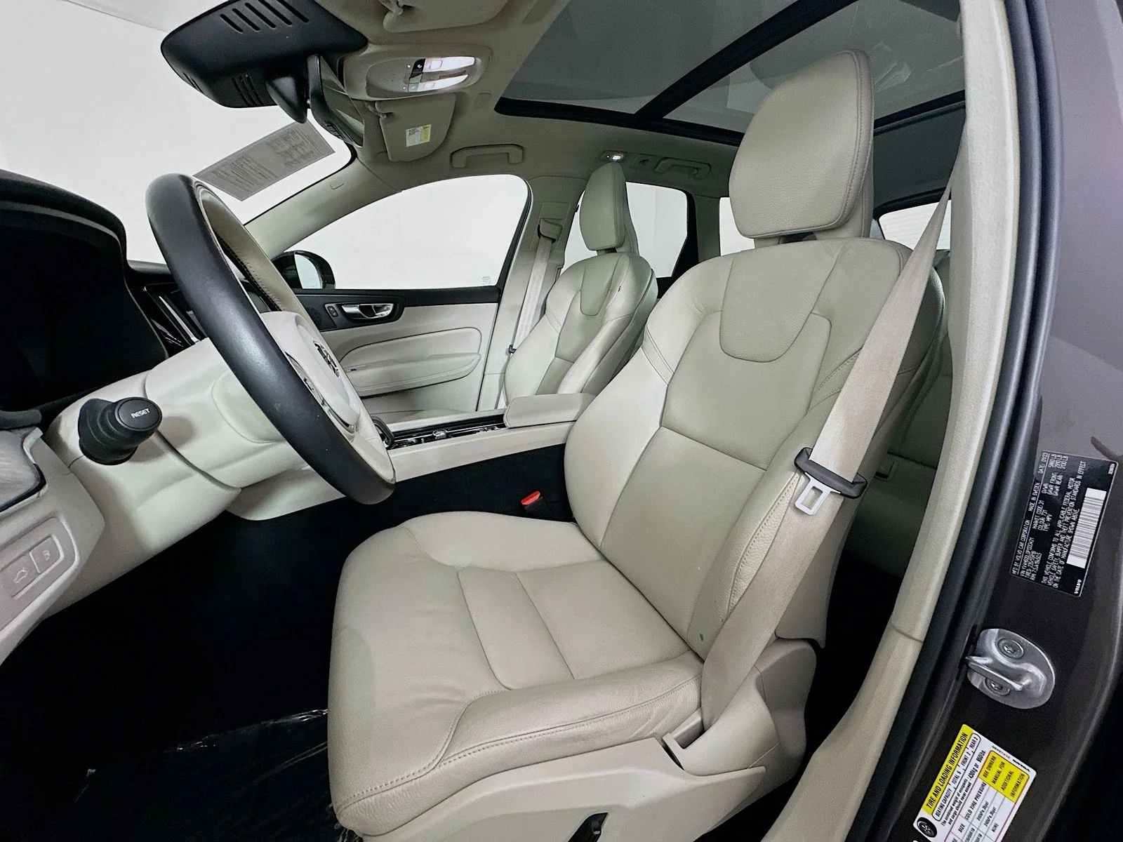 Used 2023 Gray Volvo T8 Plus Dark Theme image 21