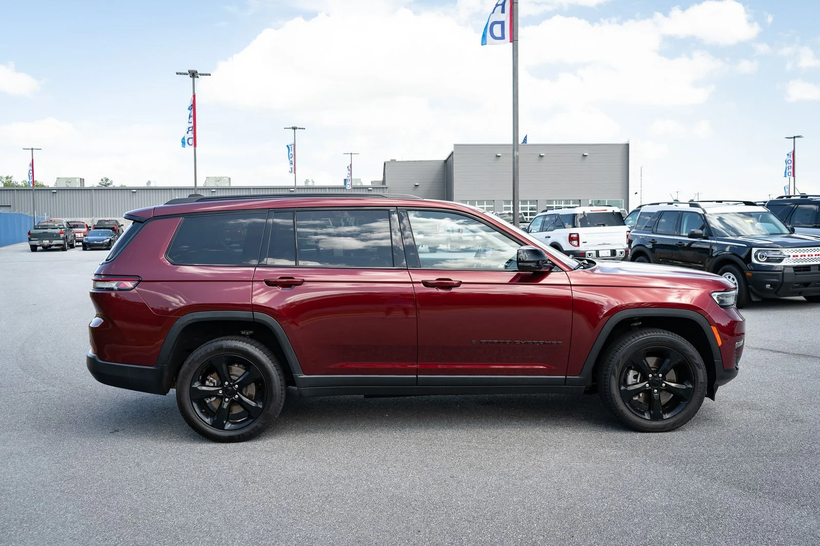 Used 2023 Red Jeep Limited image 11