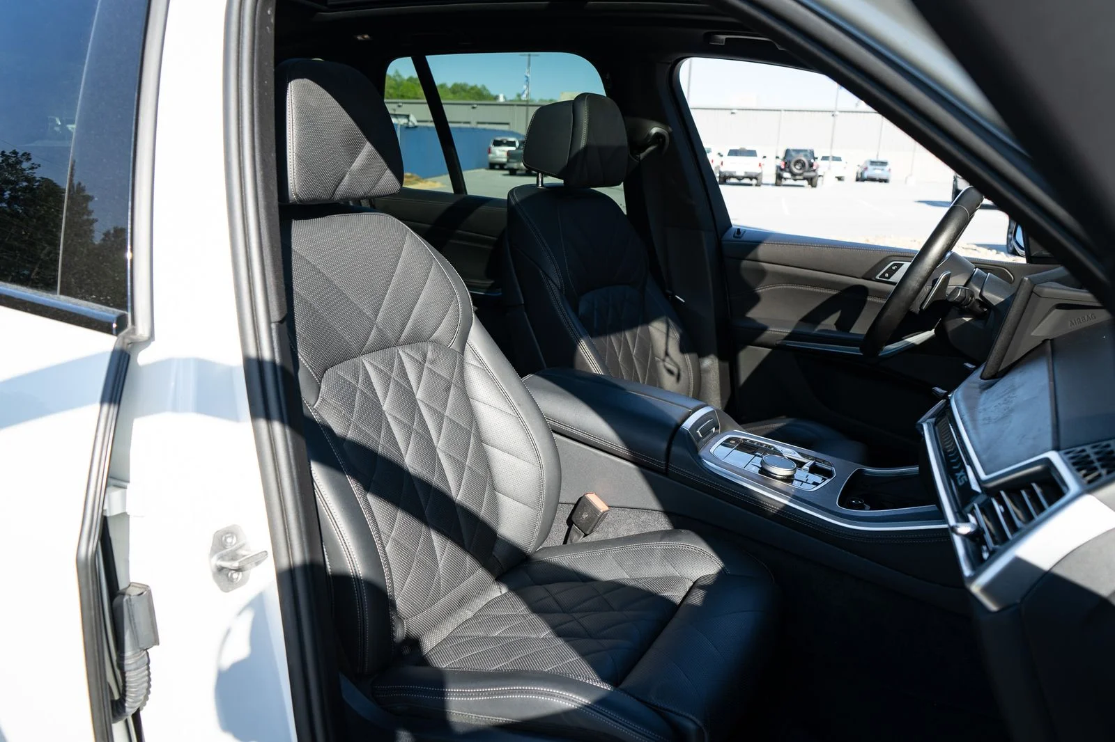 Used 2024 White BMW xDrive40i image 23