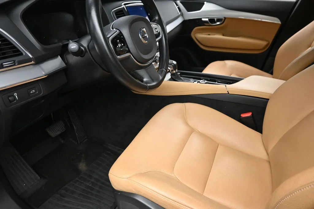 Certified Used 2017 Blue Volvo T6 Momentum image 18