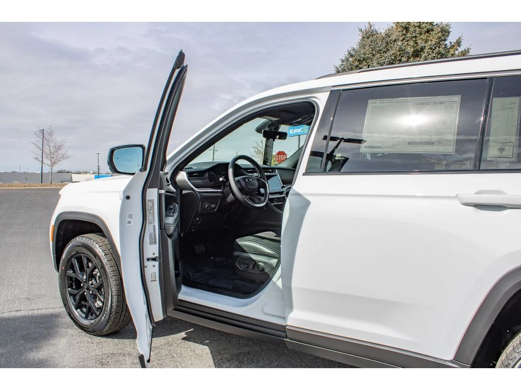 New 2026 Bright White Clearcoat Jeep Laredo Altitude image 13