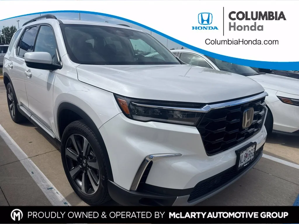 Used 2025 White Honda Touring image 1