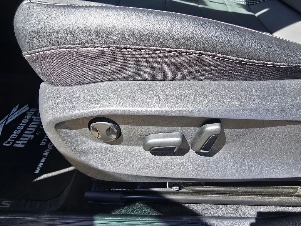 Used 2022 Platinum Gray Metallic Volkswagen SE image 17