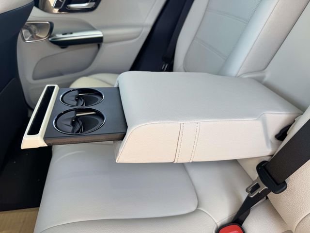 New 2026 Polar White Mercedes-Benz GLC 300 image 31
