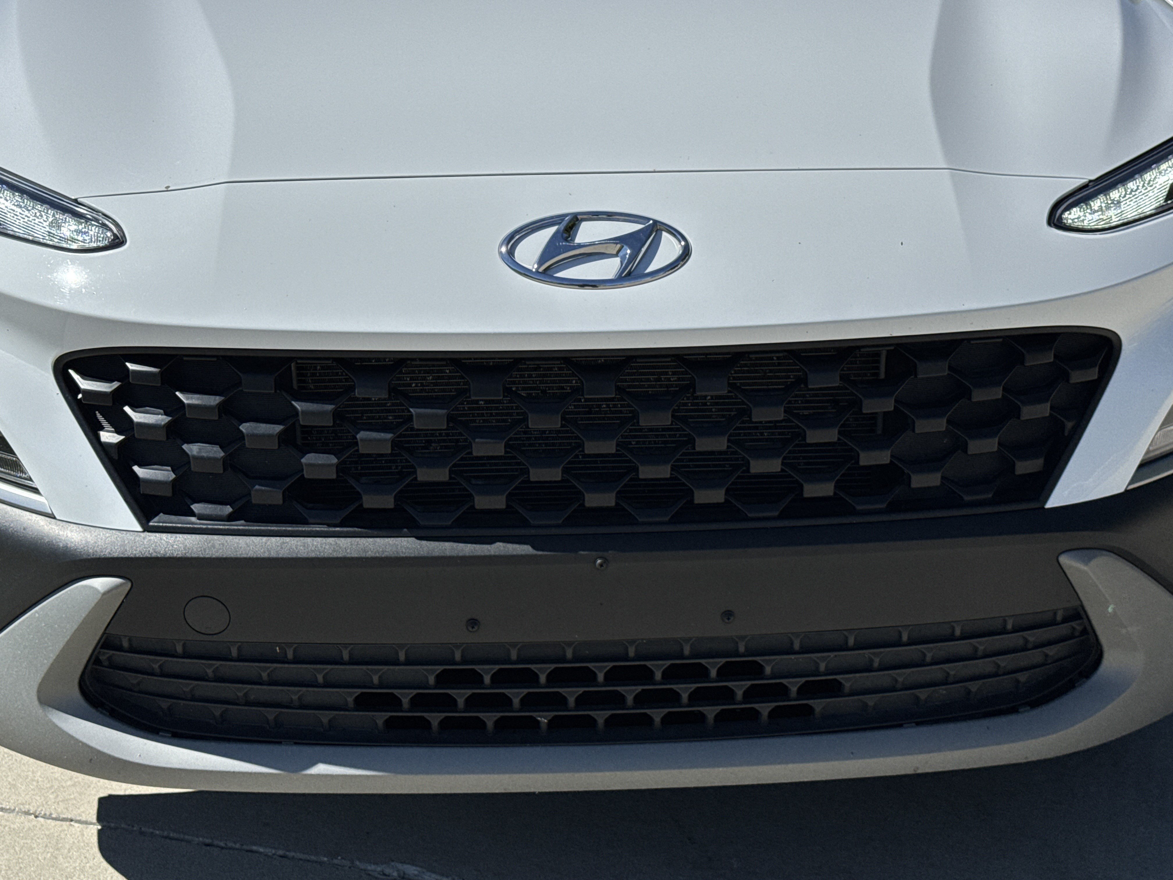 Used 2023 White Hyundai SEL image 9