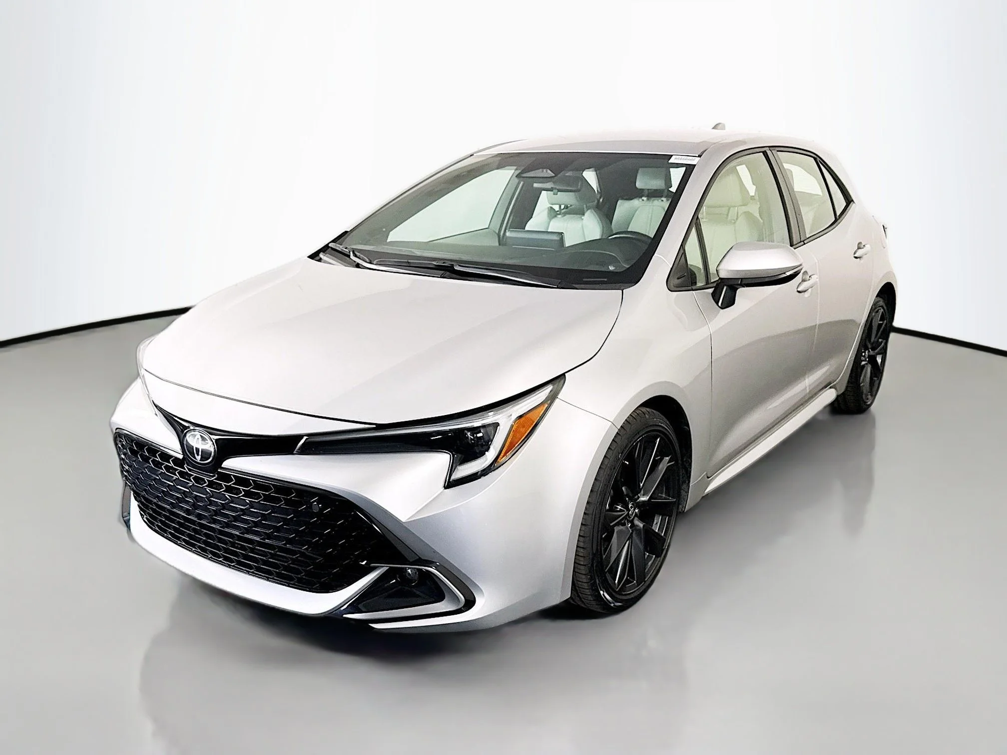 Used 2023 Classic Silver Metallic Toyota XSE image 3