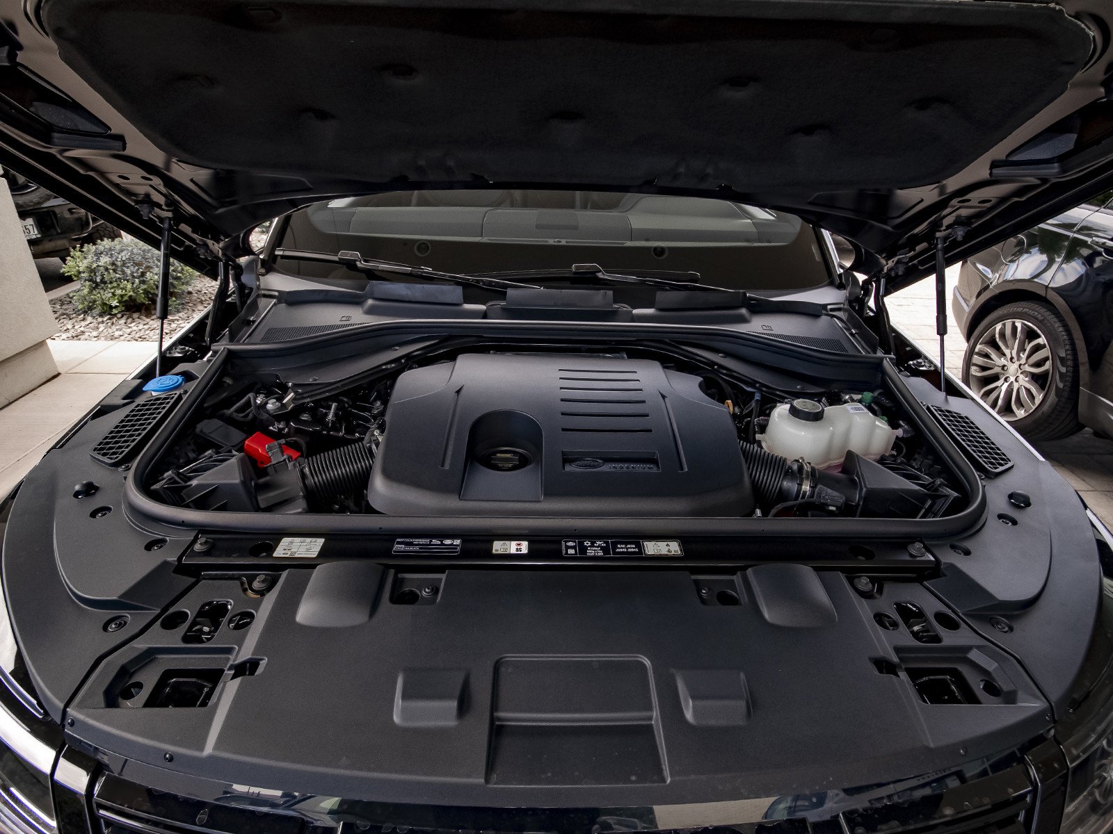 New 2026 Santorini Black Land Rover SE image 50