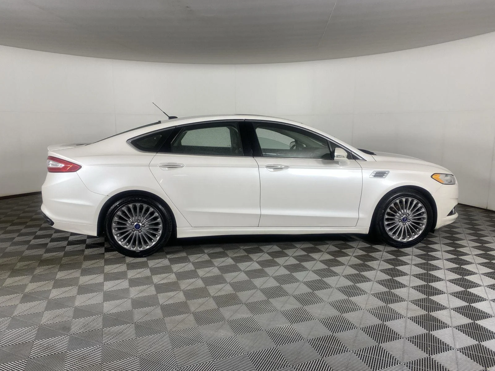Used 2014 White Platinum Metallic Tri-Coat Ford Titanium image 10