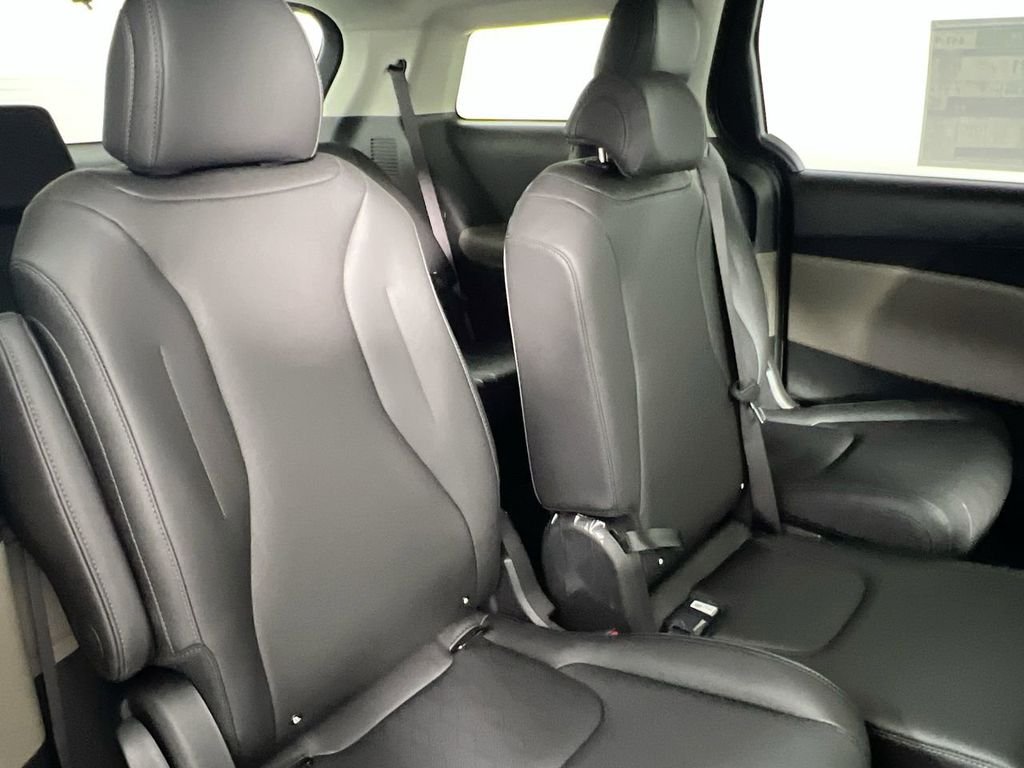 New 2026 Aurora Black Pearl Kia LXS image 30