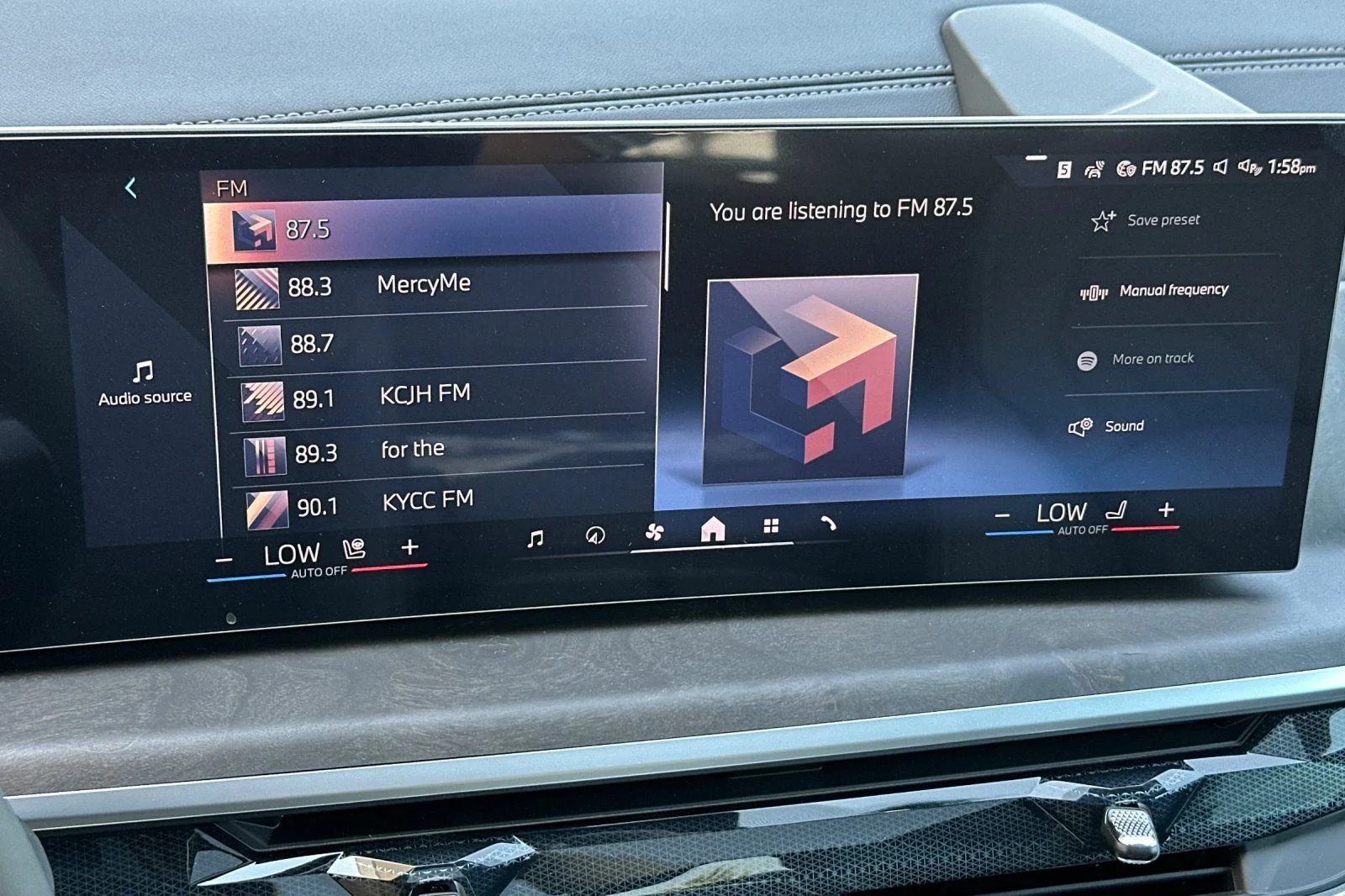 New 2026 Mineral White Metallic BMW xDrive40i image 15