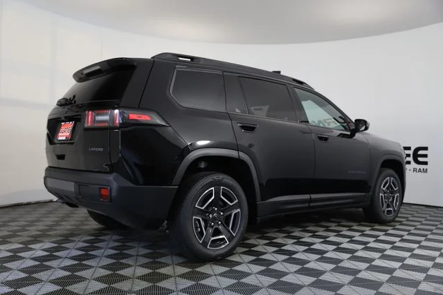 New 2026 Diamond Black Crystal Pearl-Coat Exterior Paint Jeep Laredo image 27