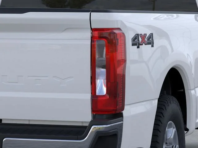 New 2026 Oxford White Ford XLT image 21