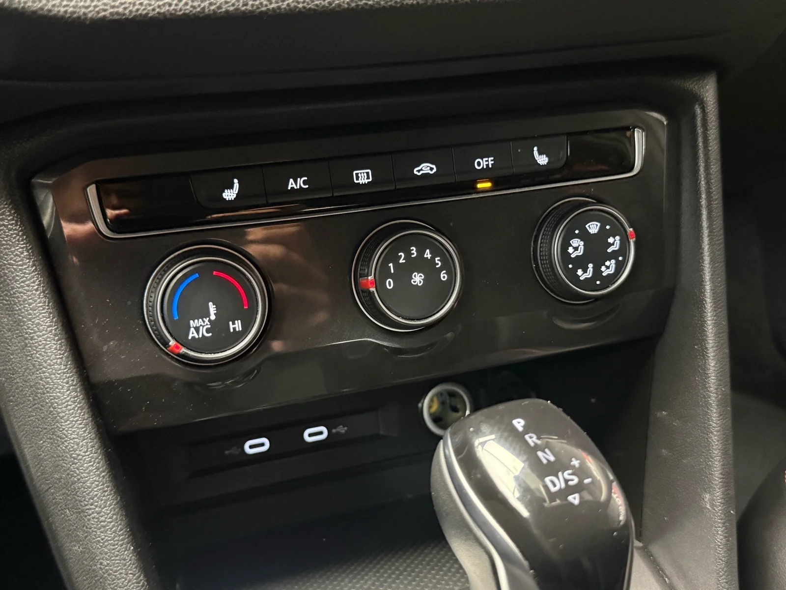 Used 2024 Pure White (0q0q) Volkswagen Wolfsburg Edition 4Motion image 18