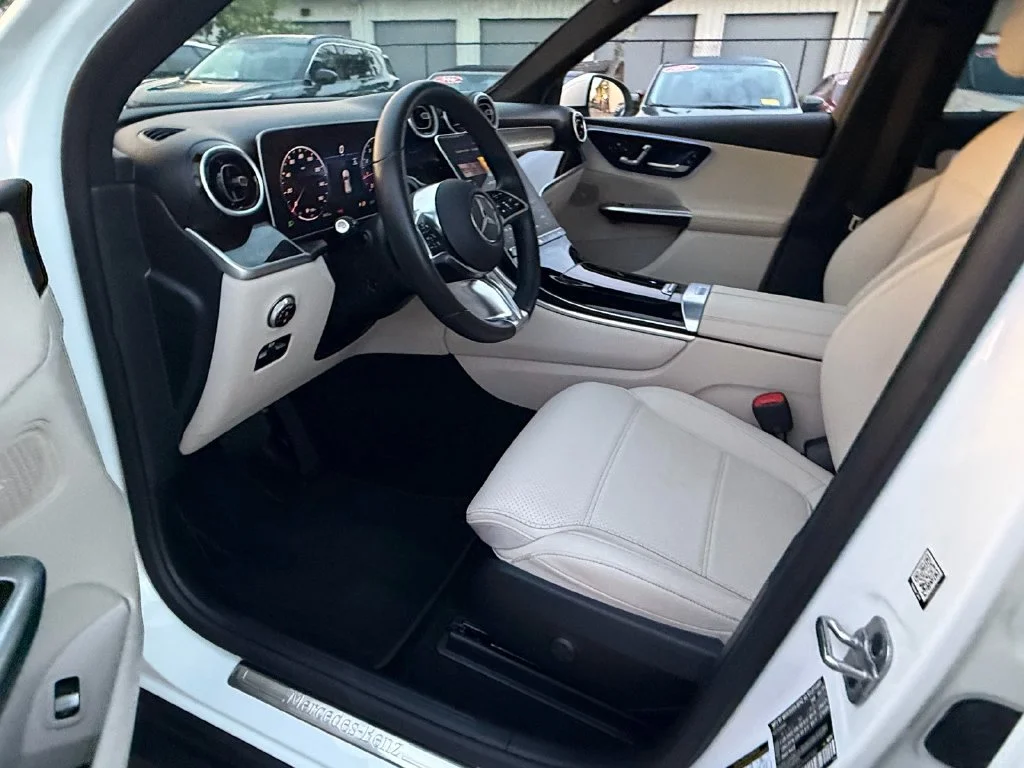 Used 2026 White Mercedes-Benz GLC 300 image 21