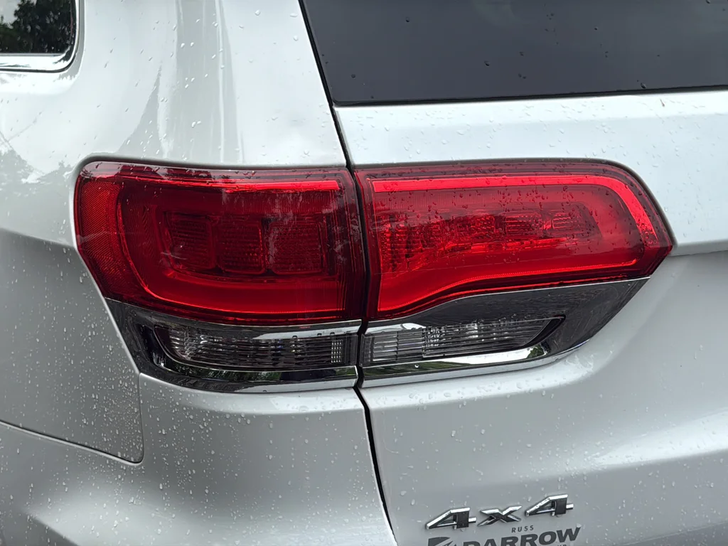 Used 2019 Off-white Jeep Overland image 27