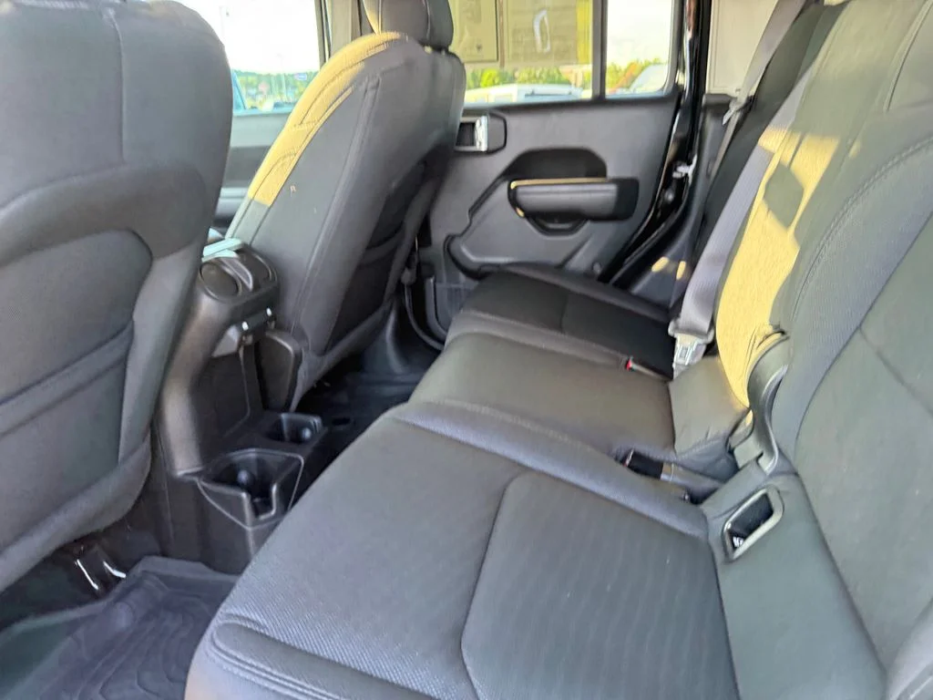 Used 2022 Black Jeep Altitude image 21