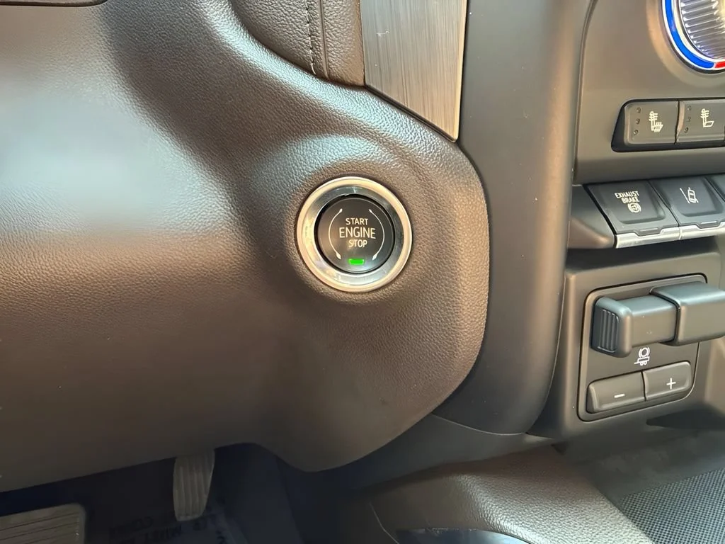 Used 2020 WHITE FROST TRICOAT GMC Denali image 23