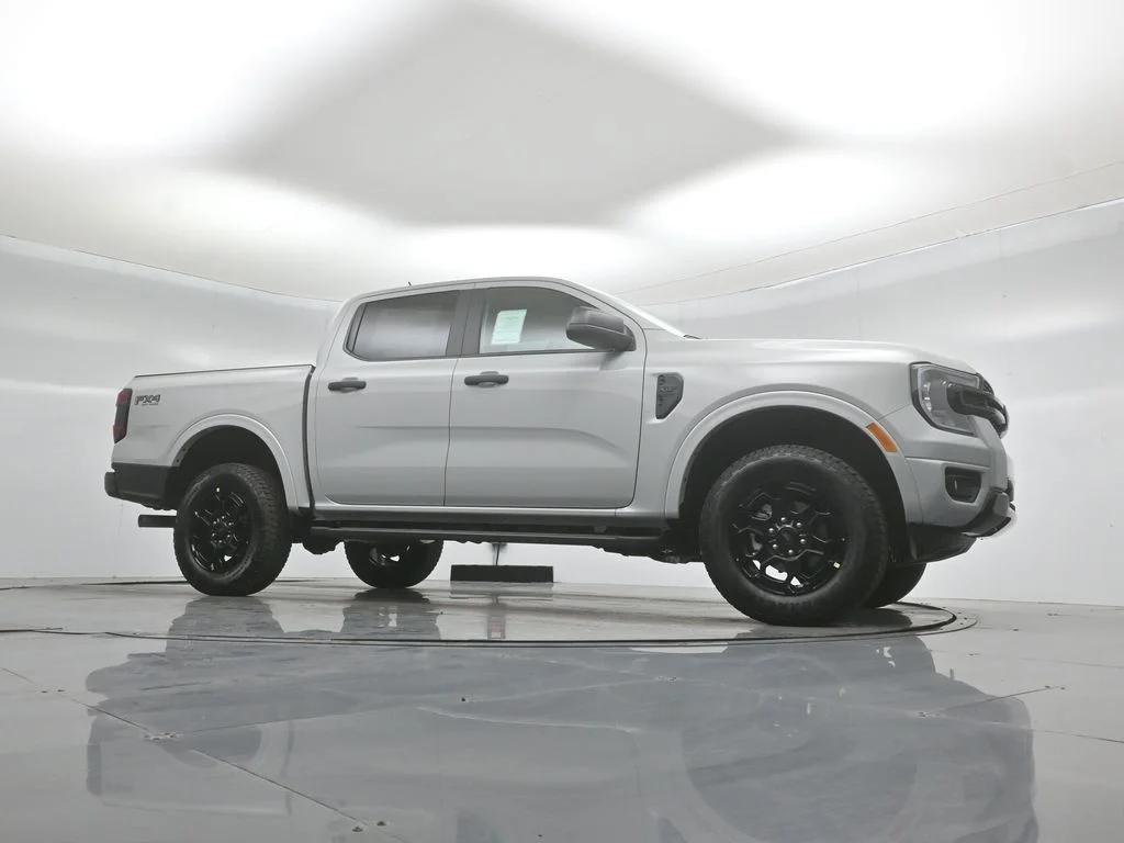 New 2026 Avalanche Ford XLT image 3