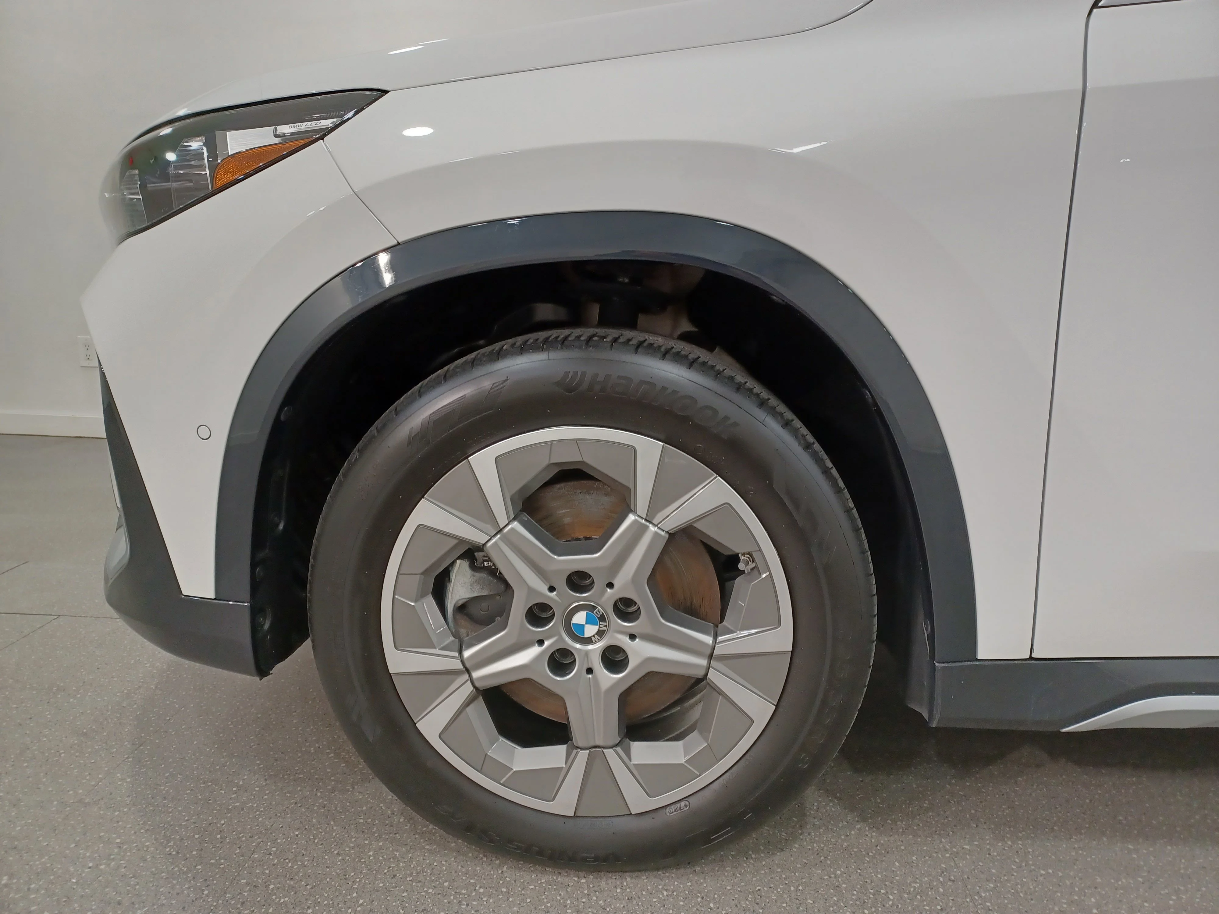 Certified Used 2023 Mineral White Metallic BMW xDrive28i*Nav | Htd Steering Wheel | Pano Roof | Htd Leather | Lane Keep Assist | Rain Sense Wipers image 21
