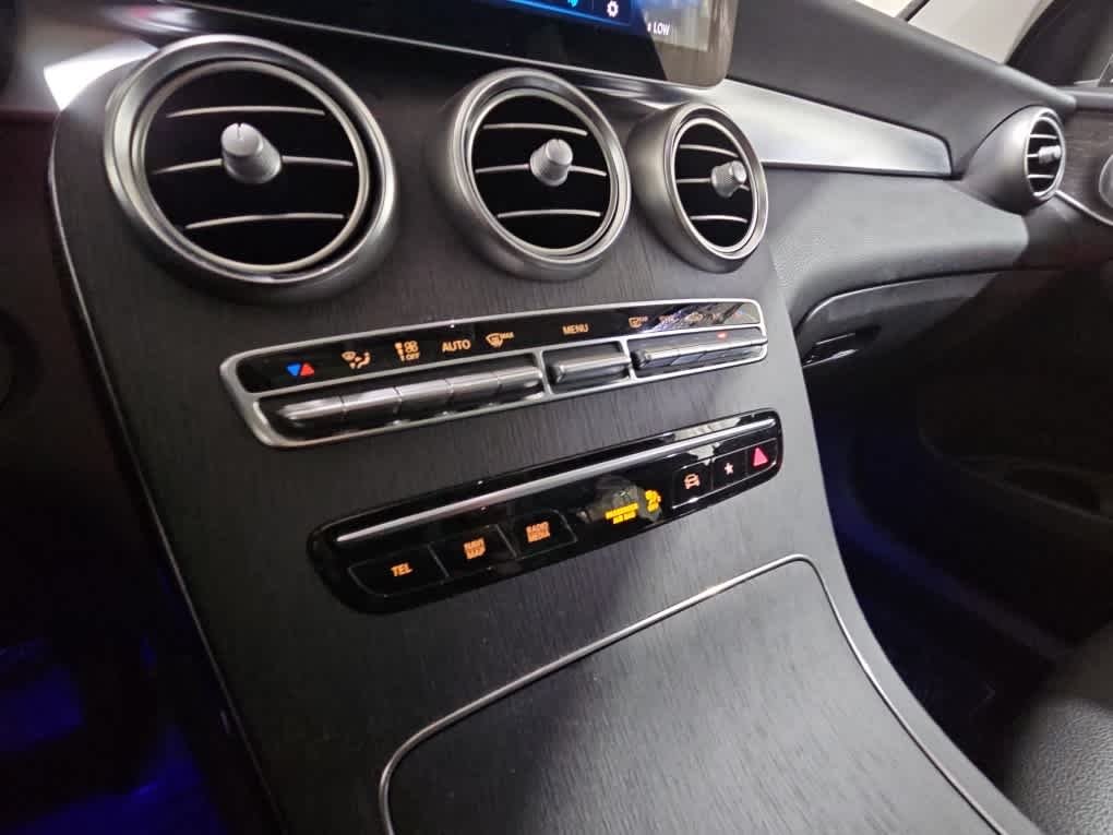 Used 2020 Graphite Grey Metallic Mercedes-Benz GLC 300 image 12