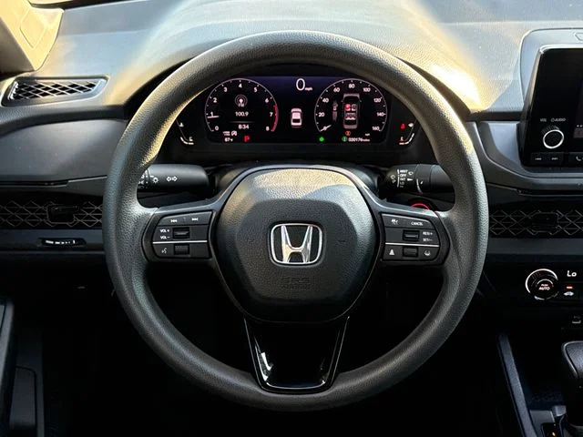 Used 2024  Honda LX image 13