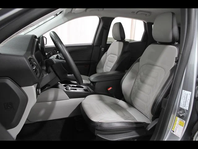 Used 2023 Iconic Silver Ford Platinum image 28