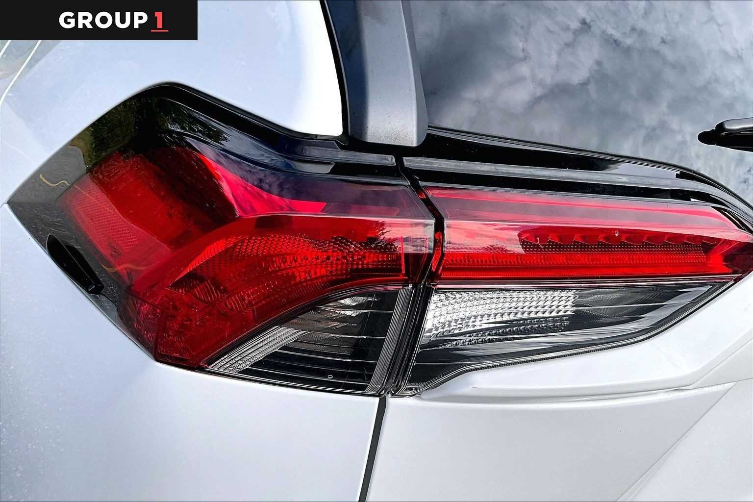 Used 2020 Super White Toyota Hybrid LE image 28