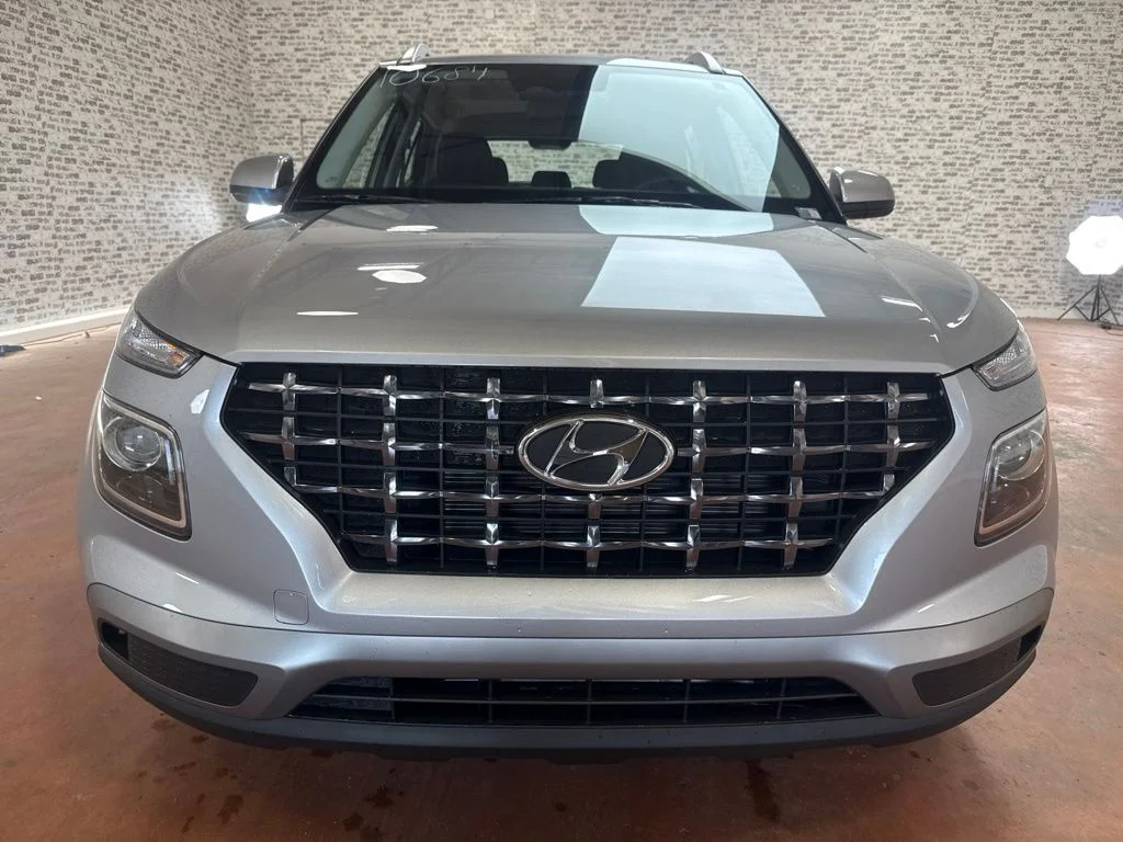 New 2026 Shimmering Silver Hyundai SEL image 2