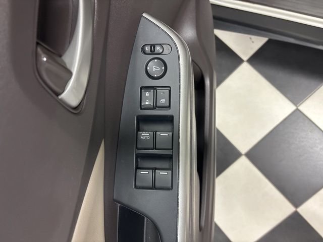 Used 2014 White Honda EX-L image 11