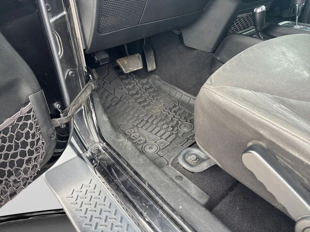 Used 2018 Black Jeep Unlimited Sport image 29