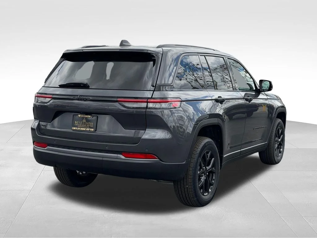 New 2026 Baltic Gray Metallic Clear-Coat Exterior Paint Jeep Altitude image 5