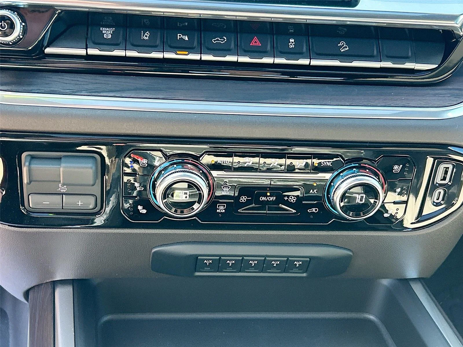 2026 GMC Sierra 3500HD SLT - Photo 9
