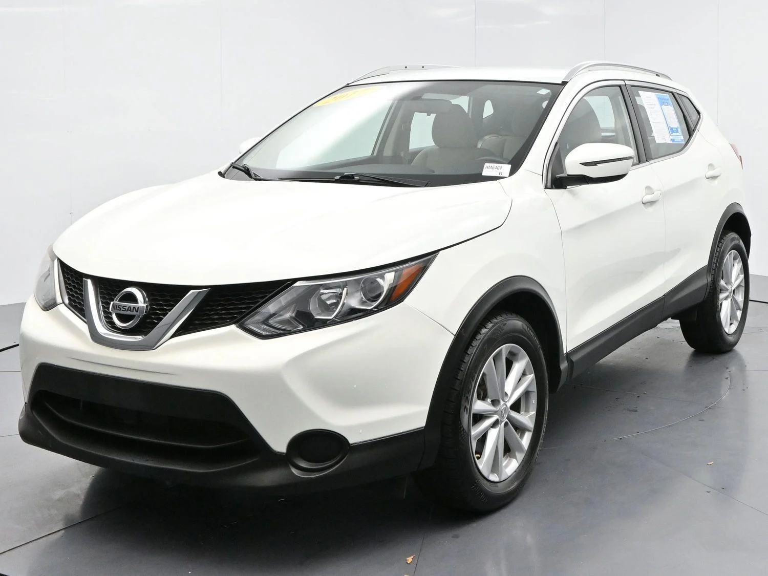 Used 2017 Glacier White Nissan SV image 3
