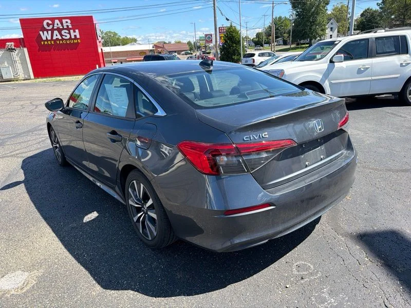 Used 2024  Honda EX image 5