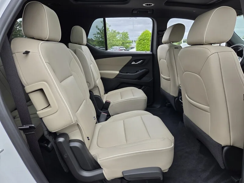 Used 2023 Iridescent Pearl Tricoat CHEVROLET AWD 4DR PREMIER image 23