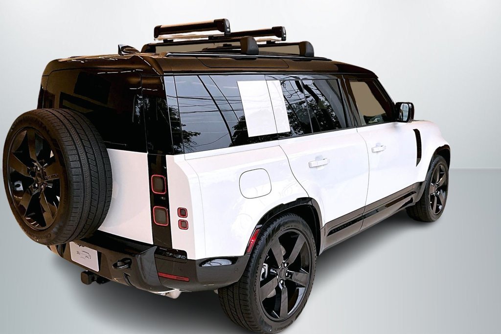 New 2026 White Land Rover X-Dynamic SE image 6