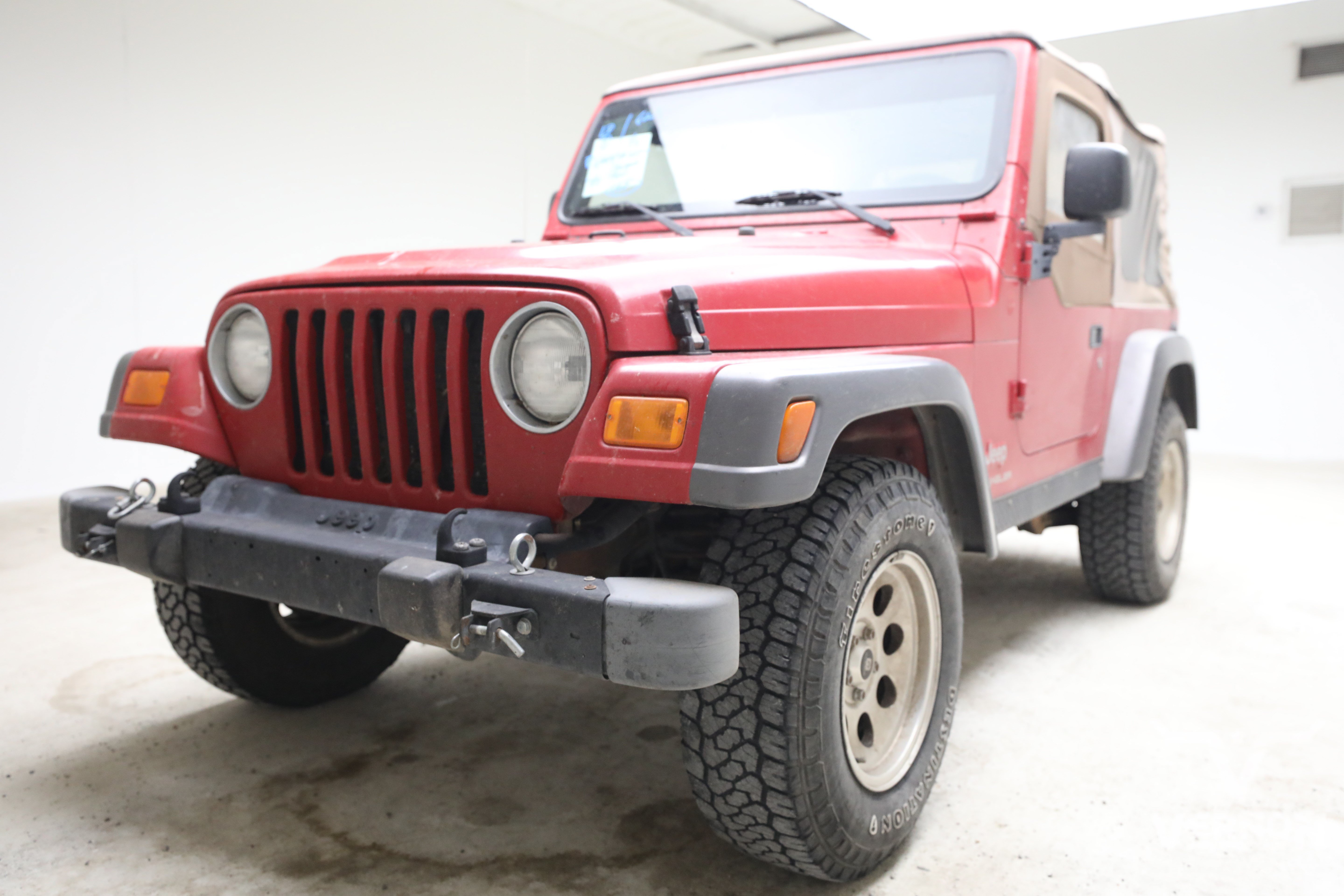 Used 2004 Flame Red Jeep Y image 1
