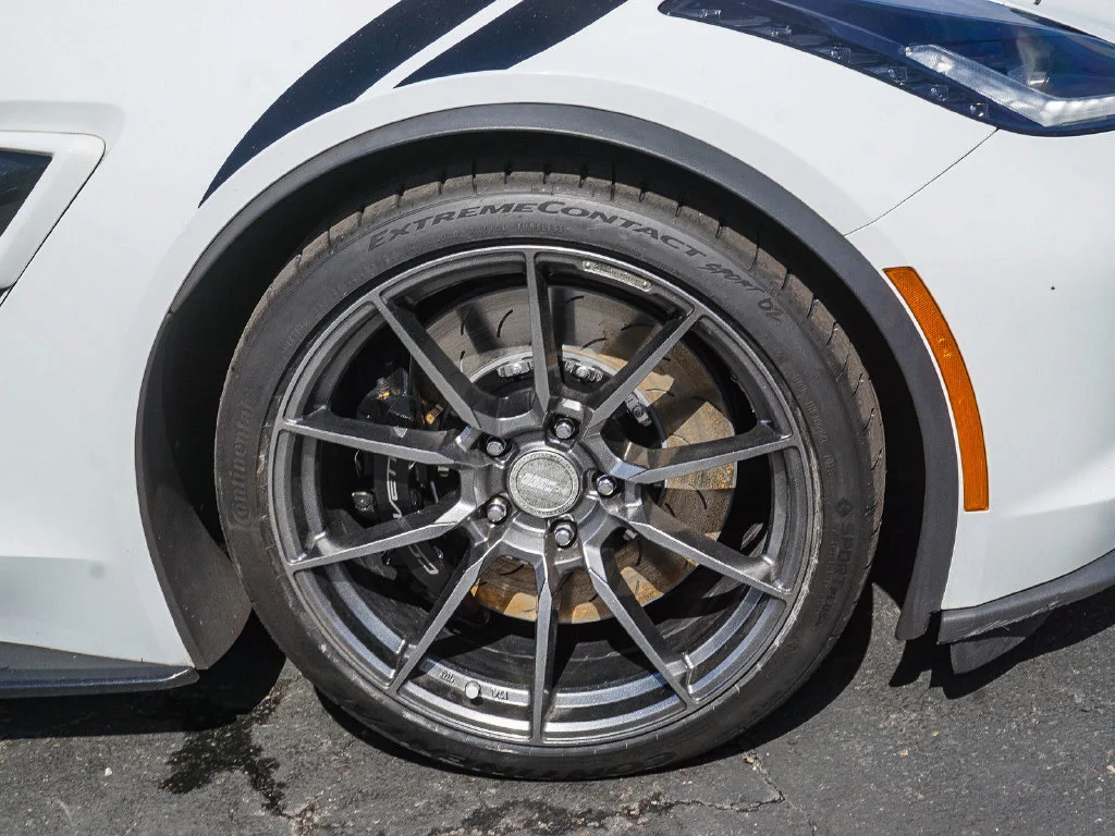 Used 2018 White Chevrolet Grand Sport image 9