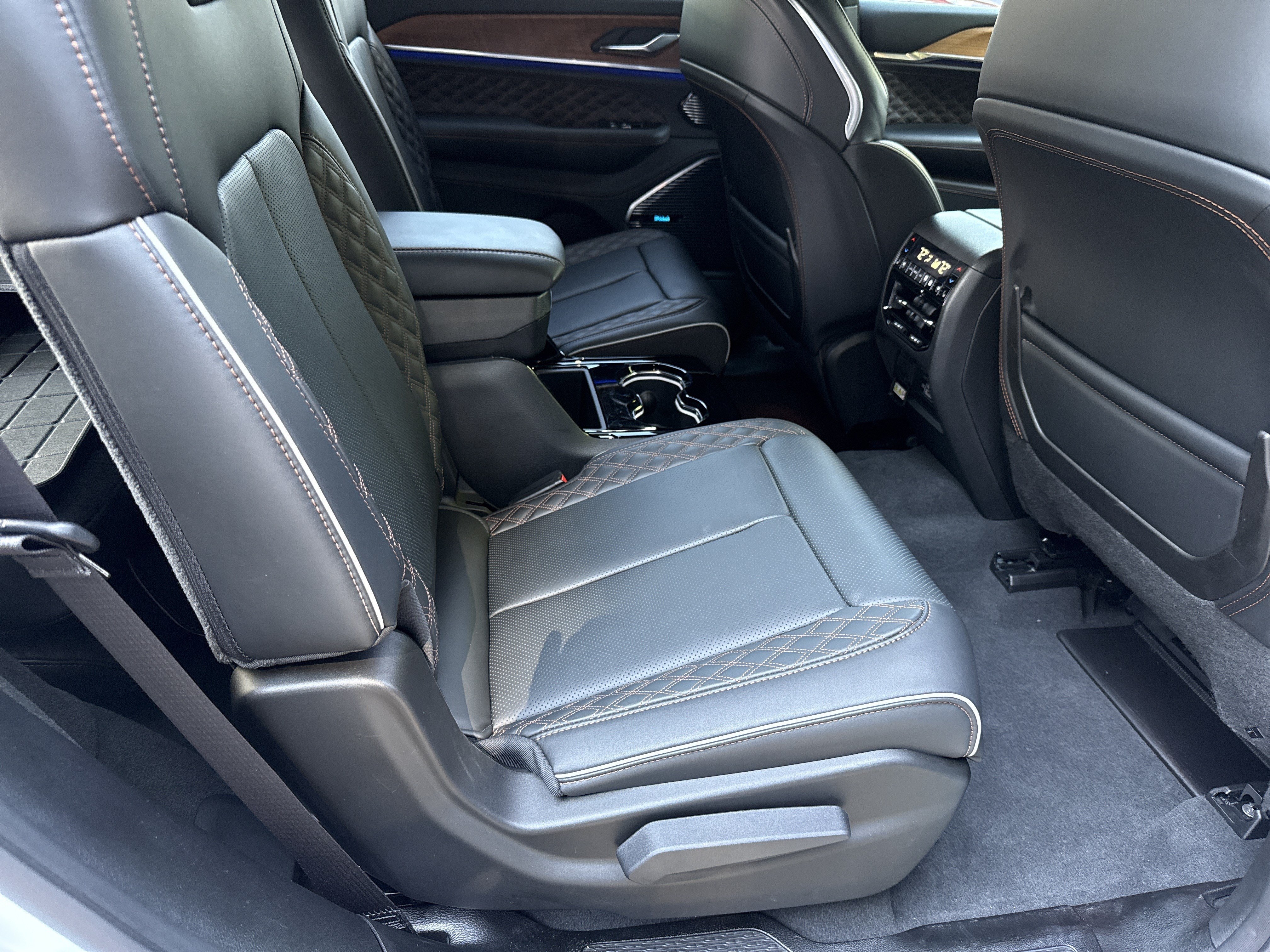 Used 2024 Bright White Clearcoat Jeep Summit Reserve image 15