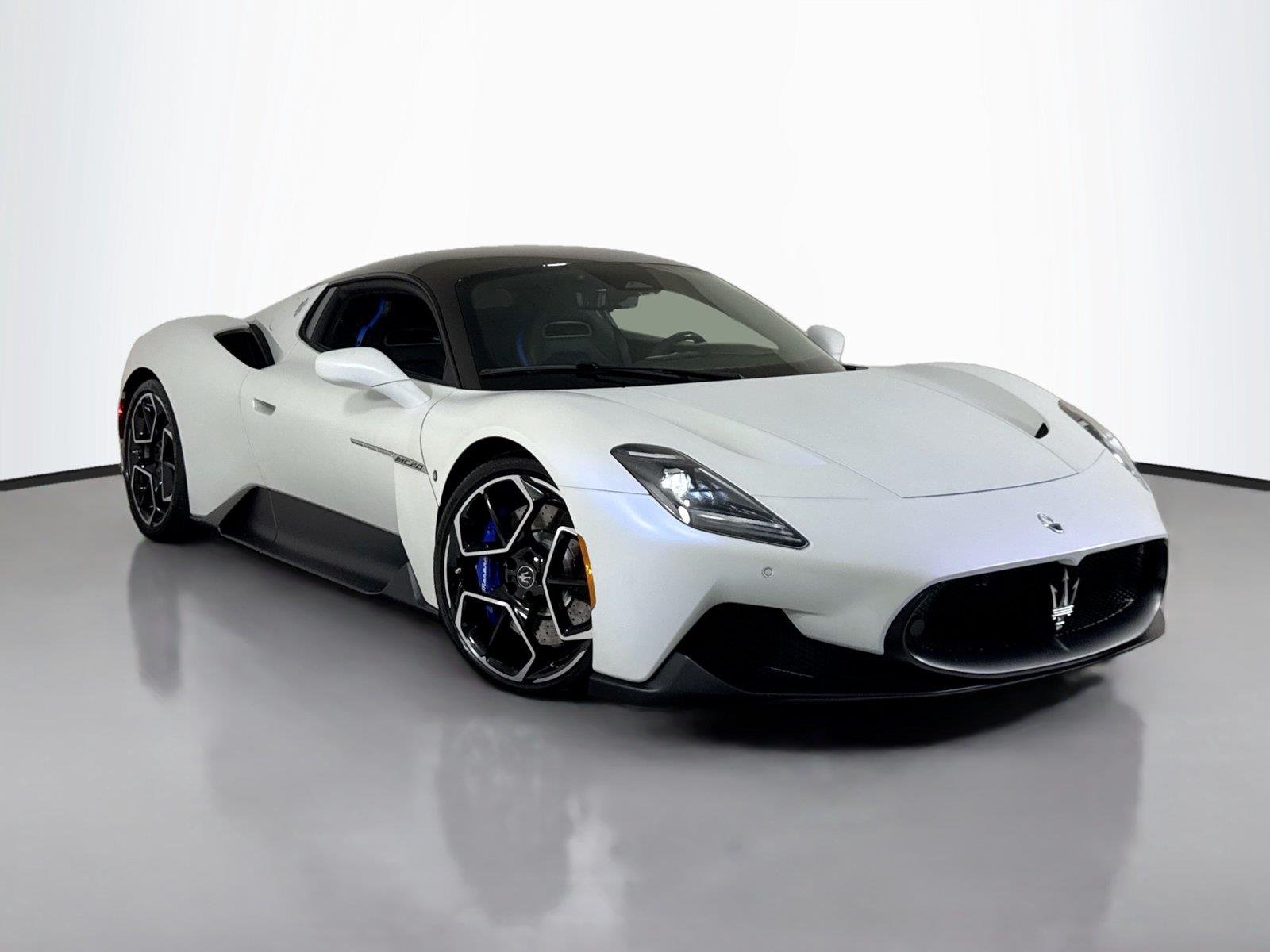 Used 2023 Bianco Solid Maserati  image 41
