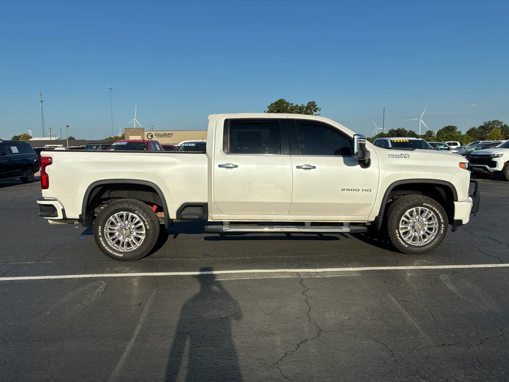 Used 2022 Iridescent Pearl Tricoat Chevrolet High Country image 4