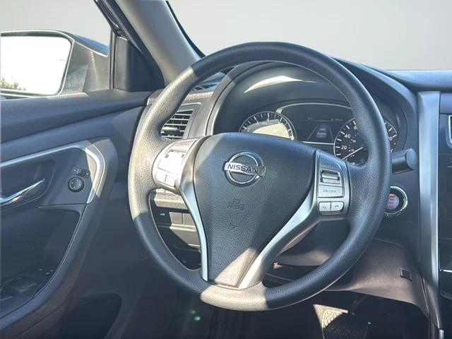 Used 2015 Blue Nissan 2.5 S image 38