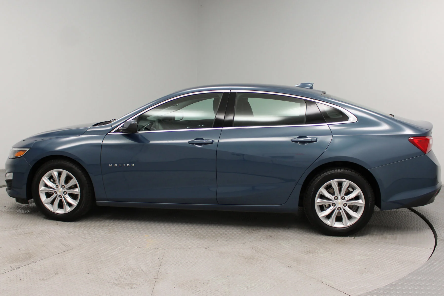 Used 2024 Lakeshore Blue Metallic Chevrolet 4dr Sdn 1LT image 32