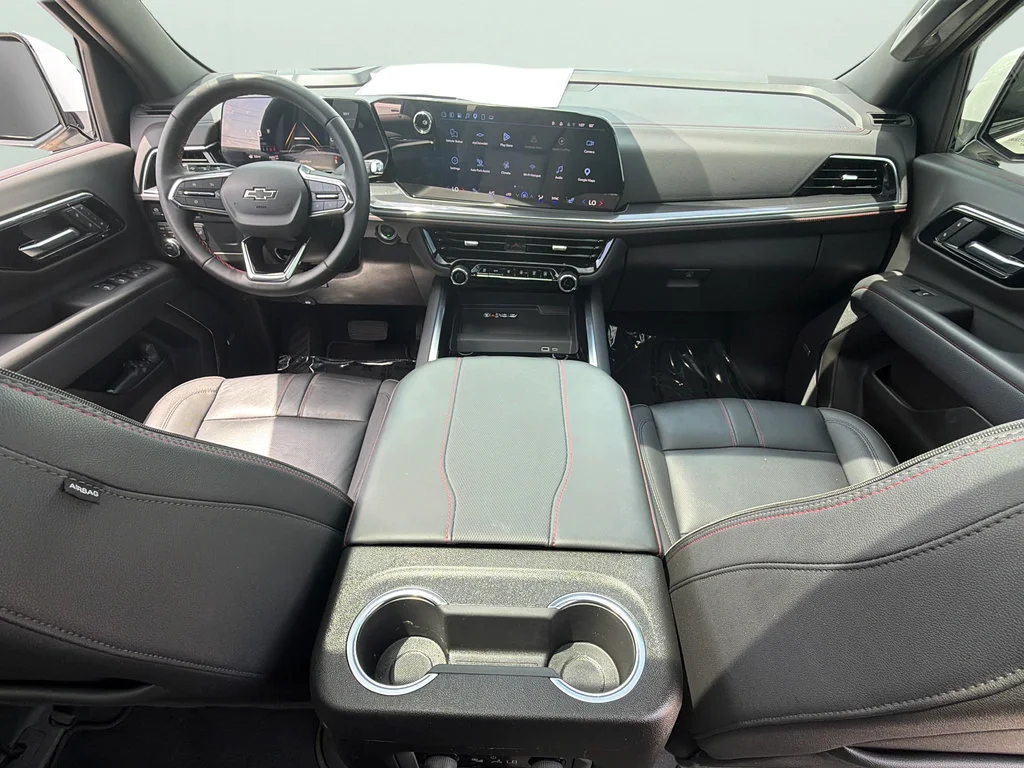 Used 2025 Iridescent Pearl Tricoat Chevrolet RST image 39