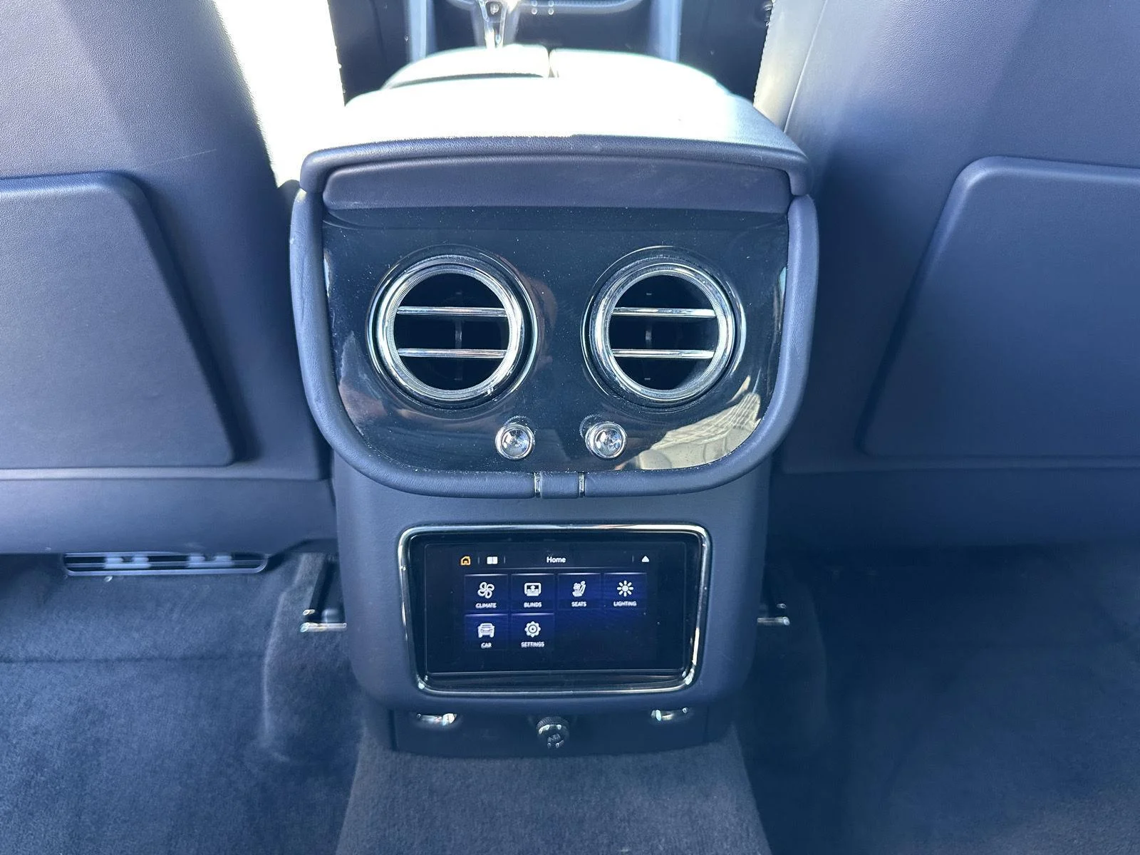 Used 2021 Ghost White Pearlescent Bentley V8 image 28